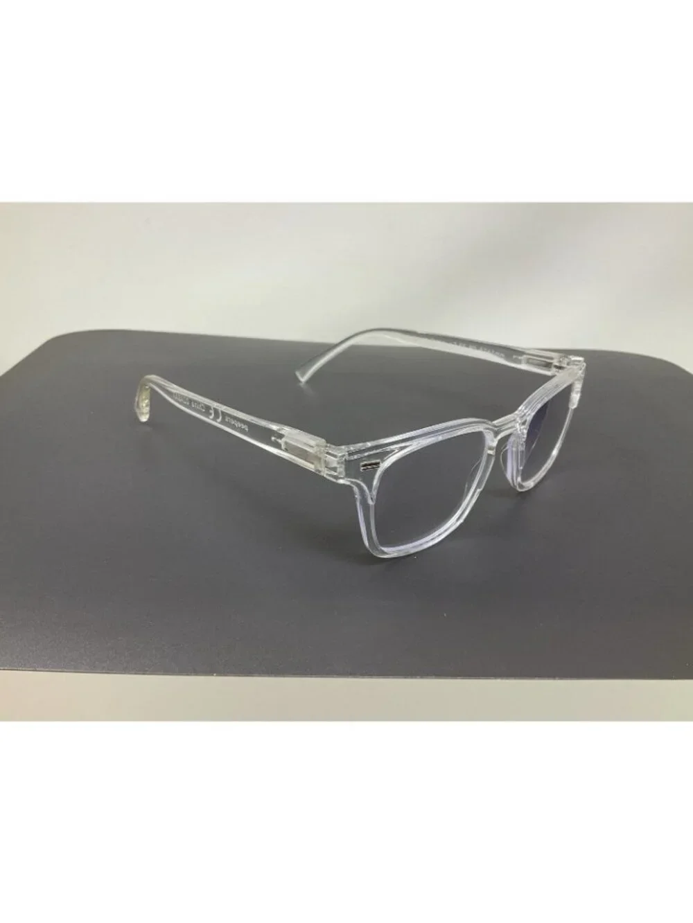 Peepers frame very
